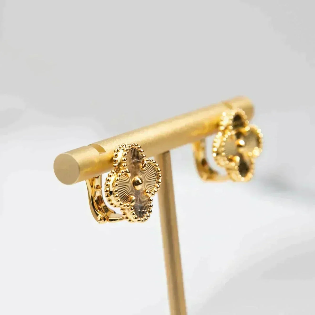 [⭐Mova]CLOVER MEDIUM 1 MOTIFS LASER EARRINGS