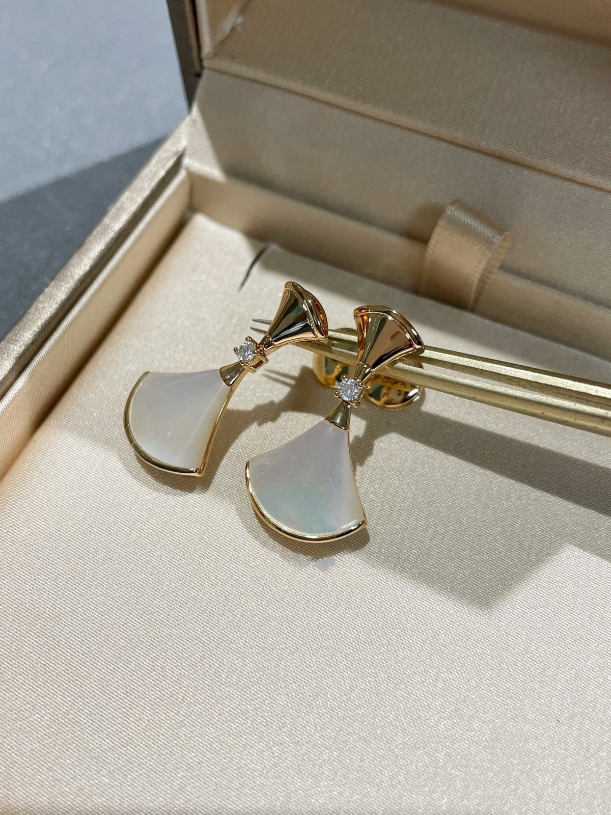 [⭐Mova]DREAM MOP 1 DIAMOND EARRINGS