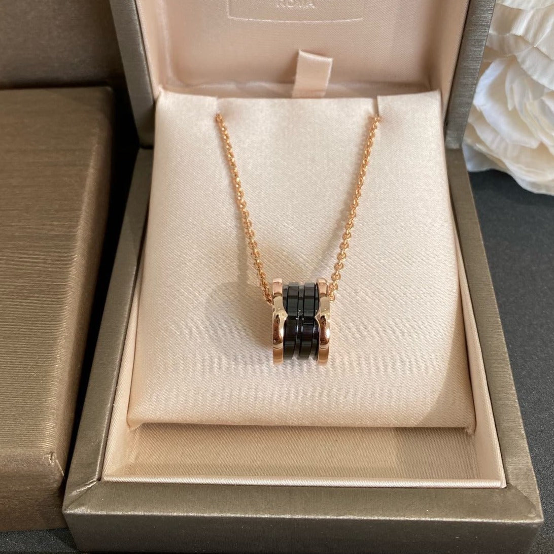 [⭐Mova]ZERO 1 BLACK CERAMIC PINK GOLD NECKLACE
