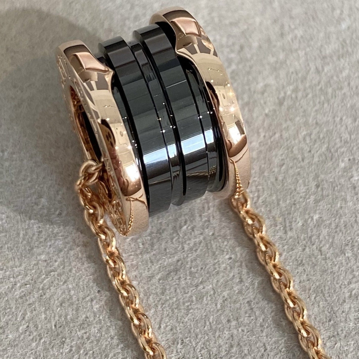 [⭐Mova]ZERO 1 BLACK CERAMIC PINK GOLD NECKLACE