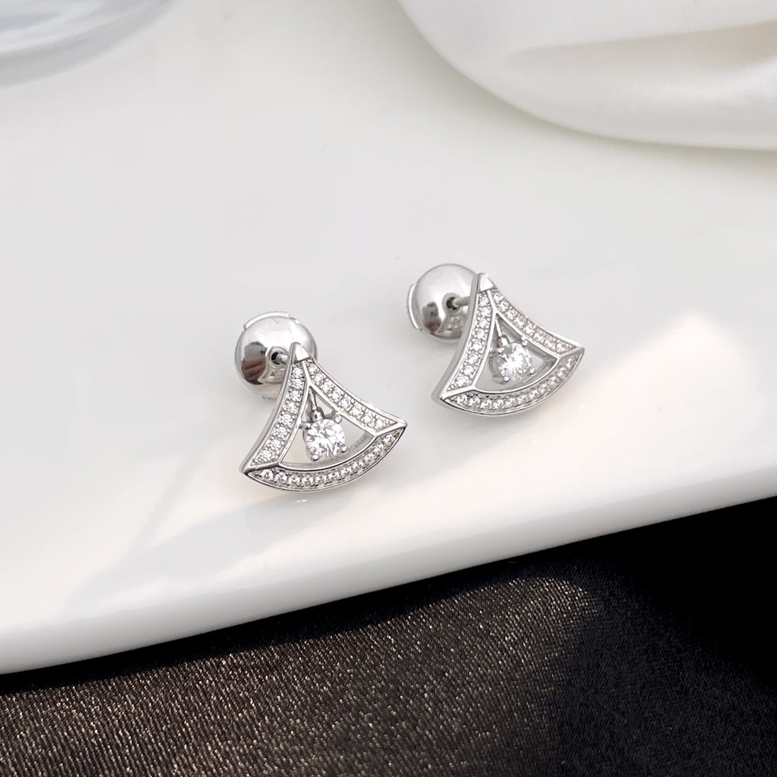 [⭐Mova]DREAM MINI DIAMOND STUD EARRINGS