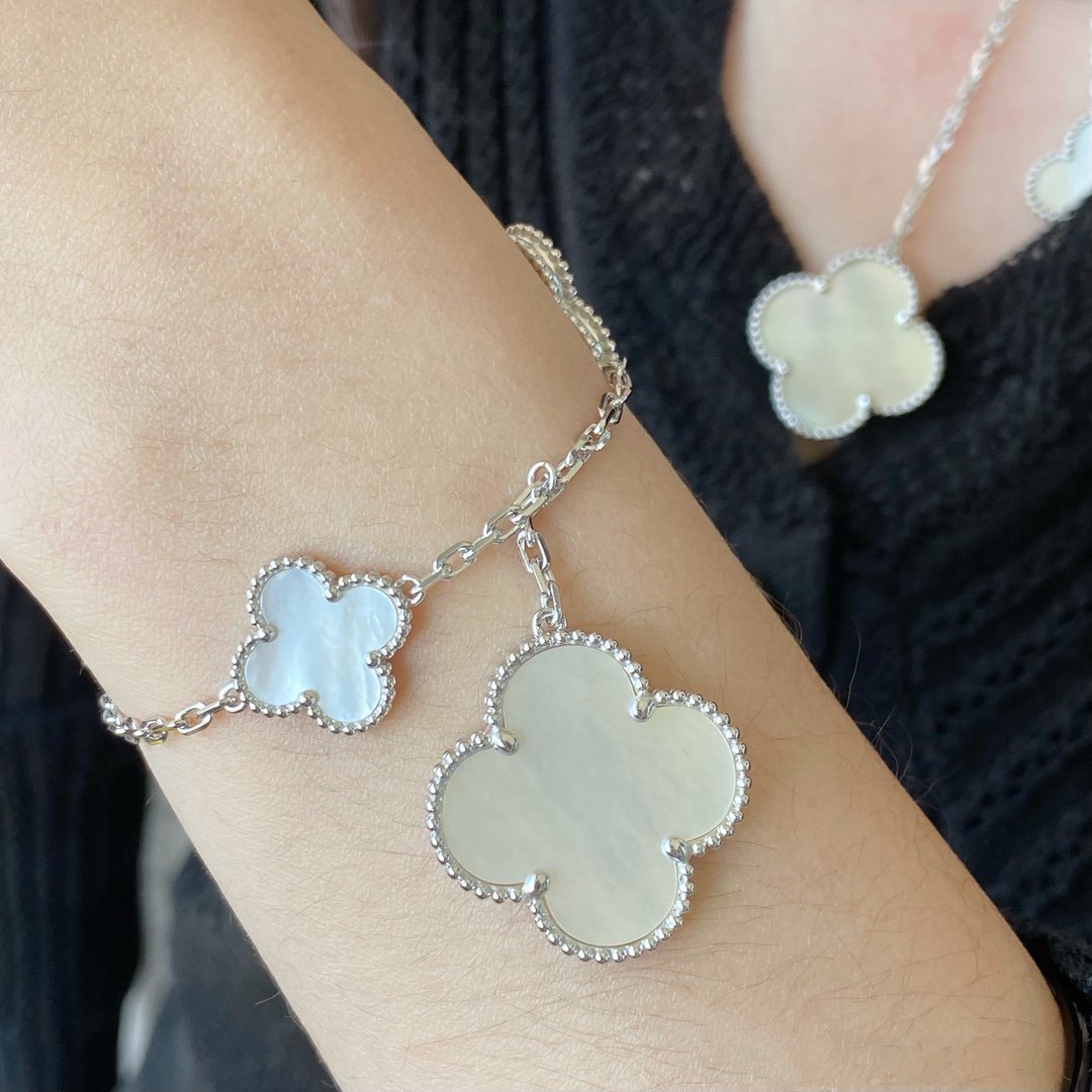 [⭐Mova]CLOVER 5 MOTIF WHITE MOP SILVER BRACELET