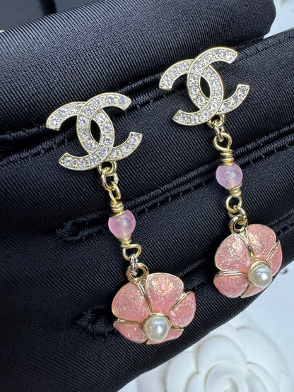[⭐Mova]26C Pink Camellia Enamel Pendant with Double C Earrings