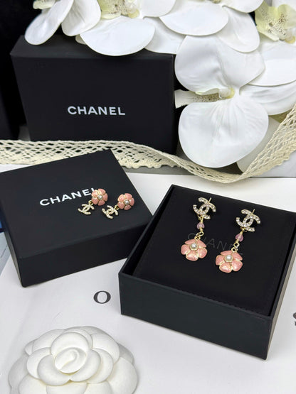 [⭐Mova]26C Pink Camellia Enamel Pendant with Double C Earrings