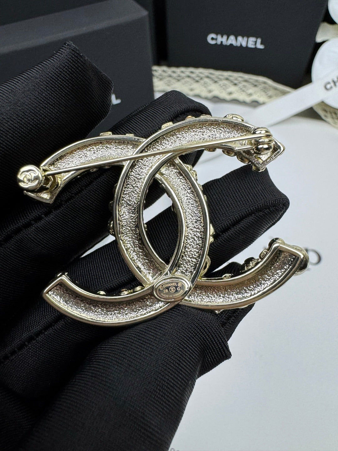 [⭐Mova]26C Pink-White Enamel Ice Cream Cone Double C Brooch