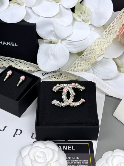[⭐Mova]26C Pink-White Enamel Ice Cream Cone Double C Brooch