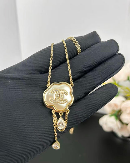 [⭐Mova]Cloud Pearl Mother-of-Pearl Diamond Chain Pendant Necklace