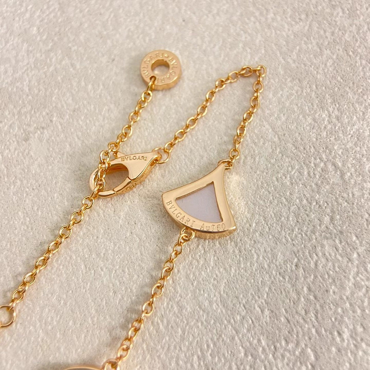 [⭐Mova]NEW ARRIVAL: TEN-FLOWER DRESS AND GOLD NECKLACE