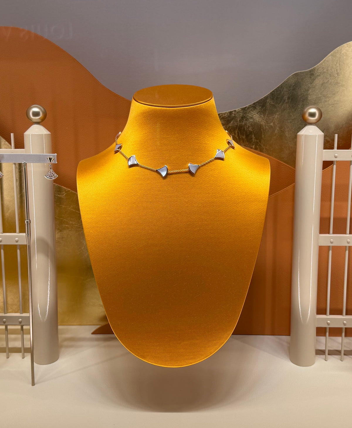 [⭐Mova]NEW ARRIVAL: TEN-FLOWER DRESS AND GOLD NECKLACE