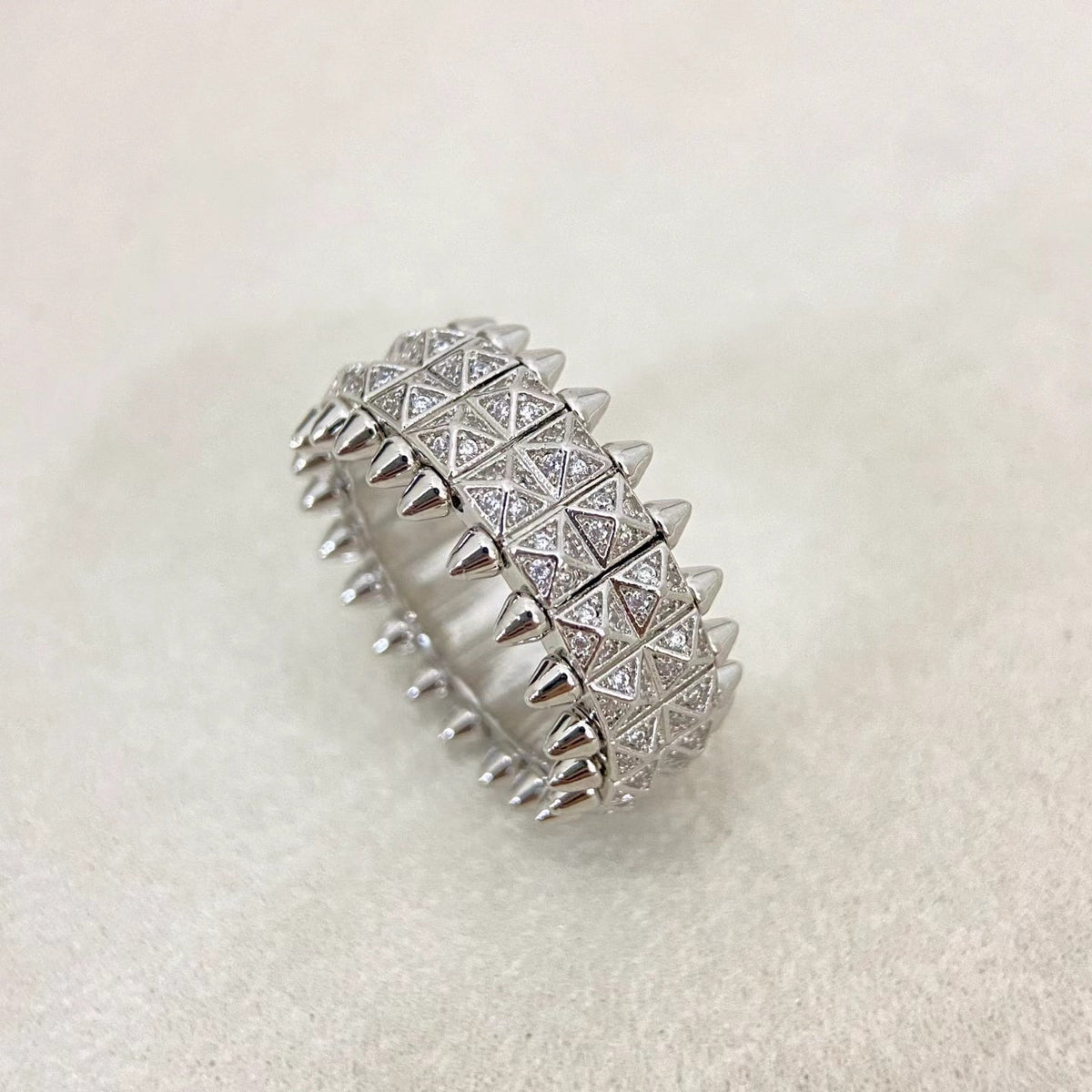 [⭐Mova]CLASH DOUBLE-ROW RIVET RING WITH DIAMOND SETTING