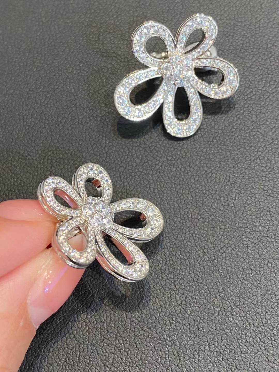 [⭐Mova]FLOWERLACE EARRINGS FULL DIAMONDS