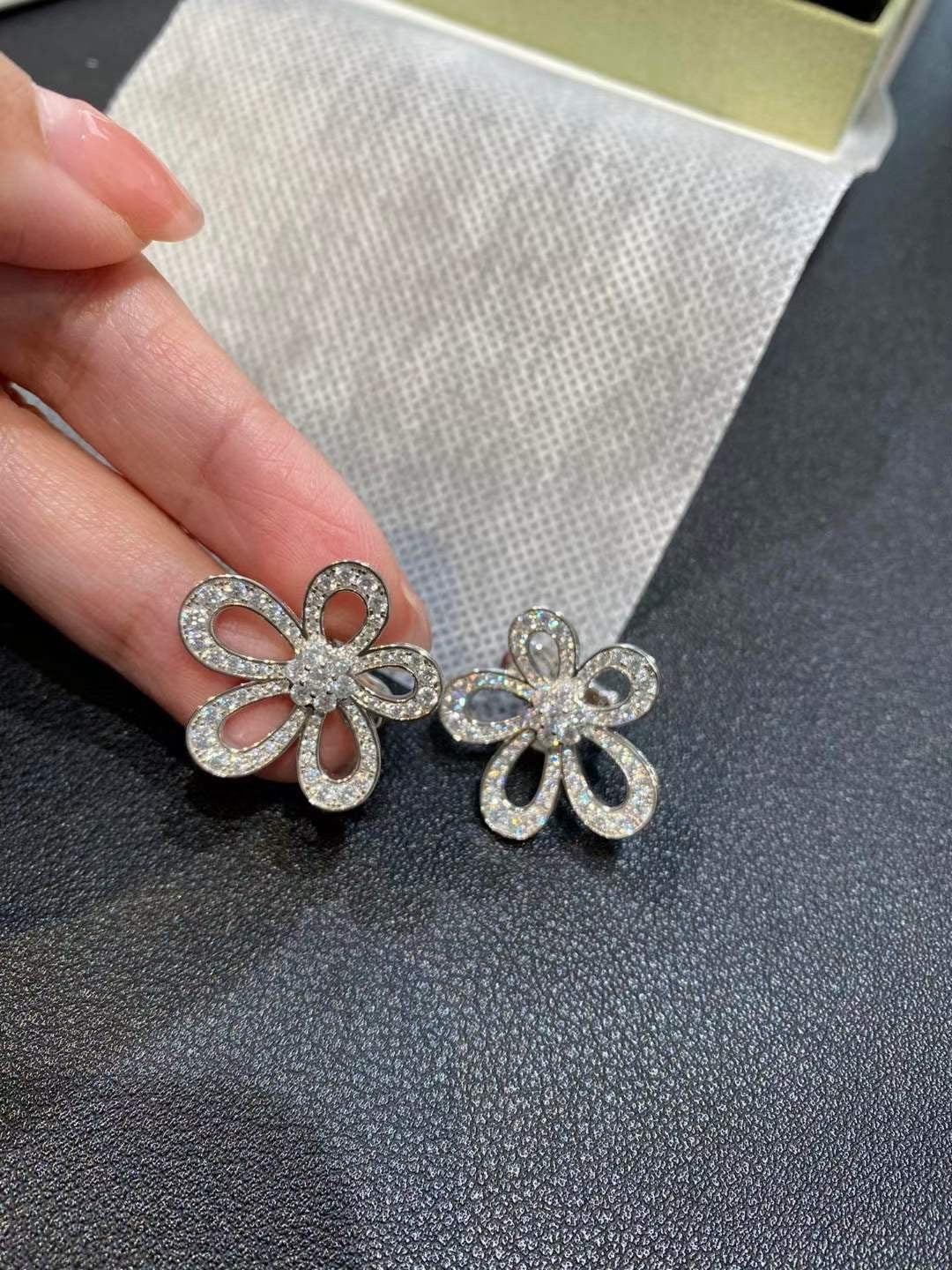 [⭐Mova]FLOWERLACE EARRINGS FULL DIAMONDS