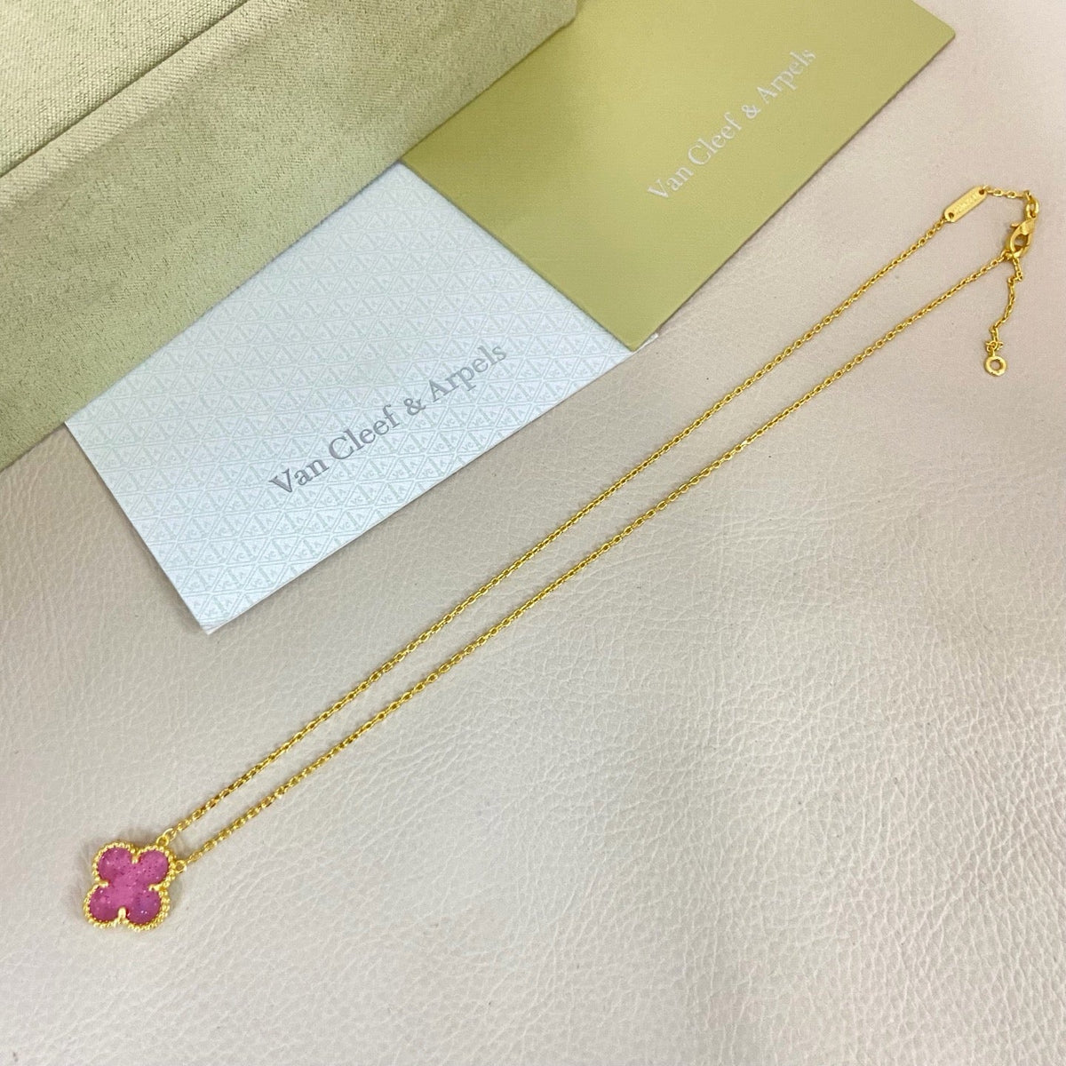 [⭐Mova]15MM BUBBLE PINK ENAMEL SINGLE-FLOWER FOUR-LEAF CLOVER NECKLACE