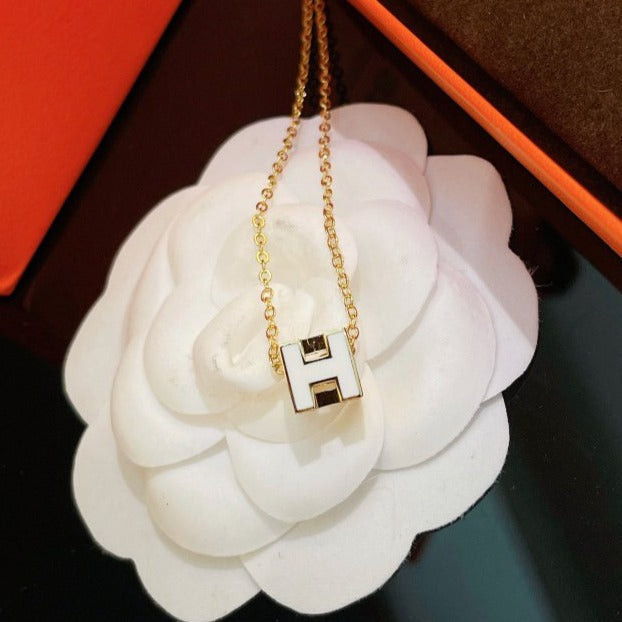[⭐Mova]H WHITE SQUARE GOLD NECKLACE