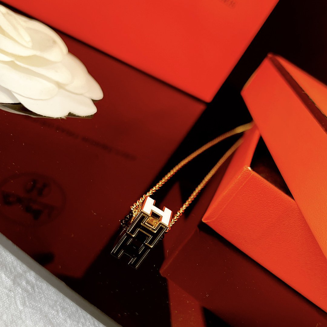 [⭐Mova]H WHITE SQUARE GOLD NECKLACE
