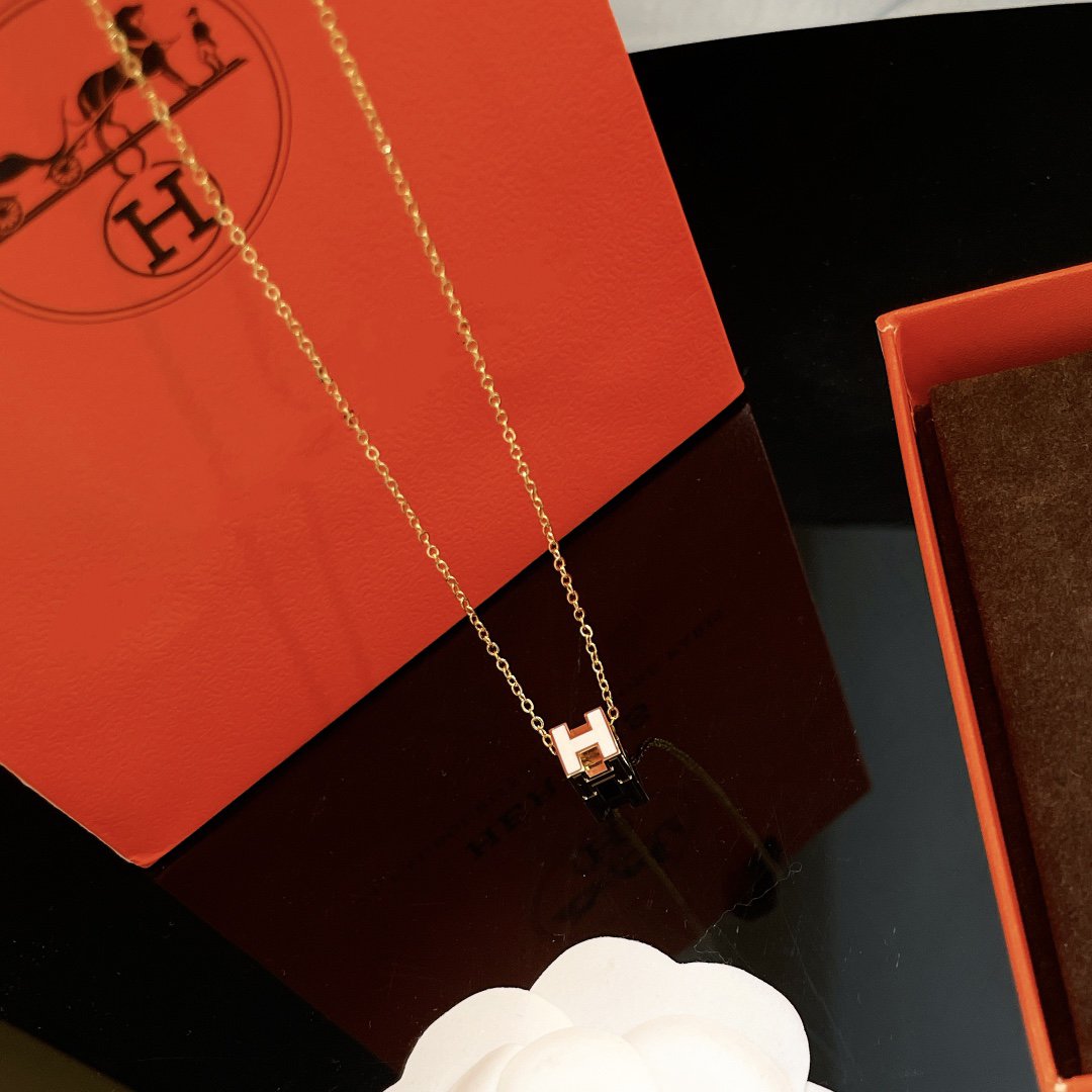 [⭐Mova]H WHITE SQUARE GOLD NECKLACE
