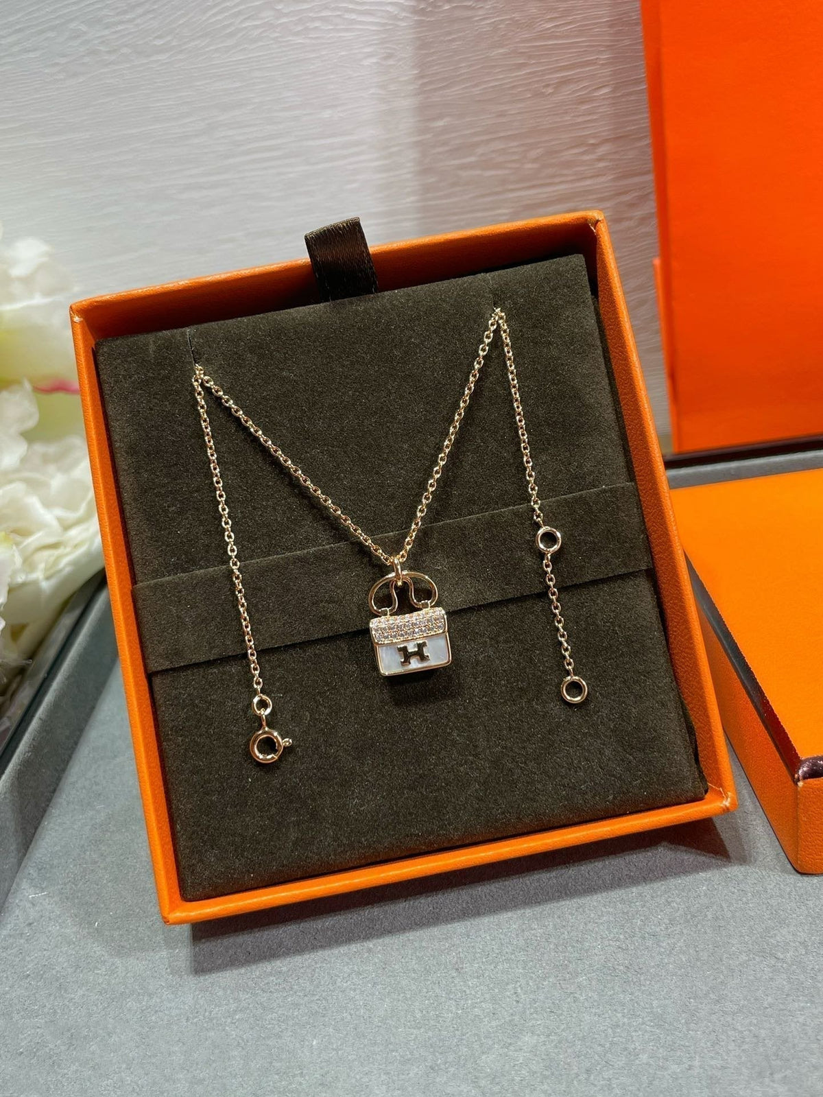 [⭐Mova]H CIRCE MOISSANITE PENDANT NECKLACE GOLD