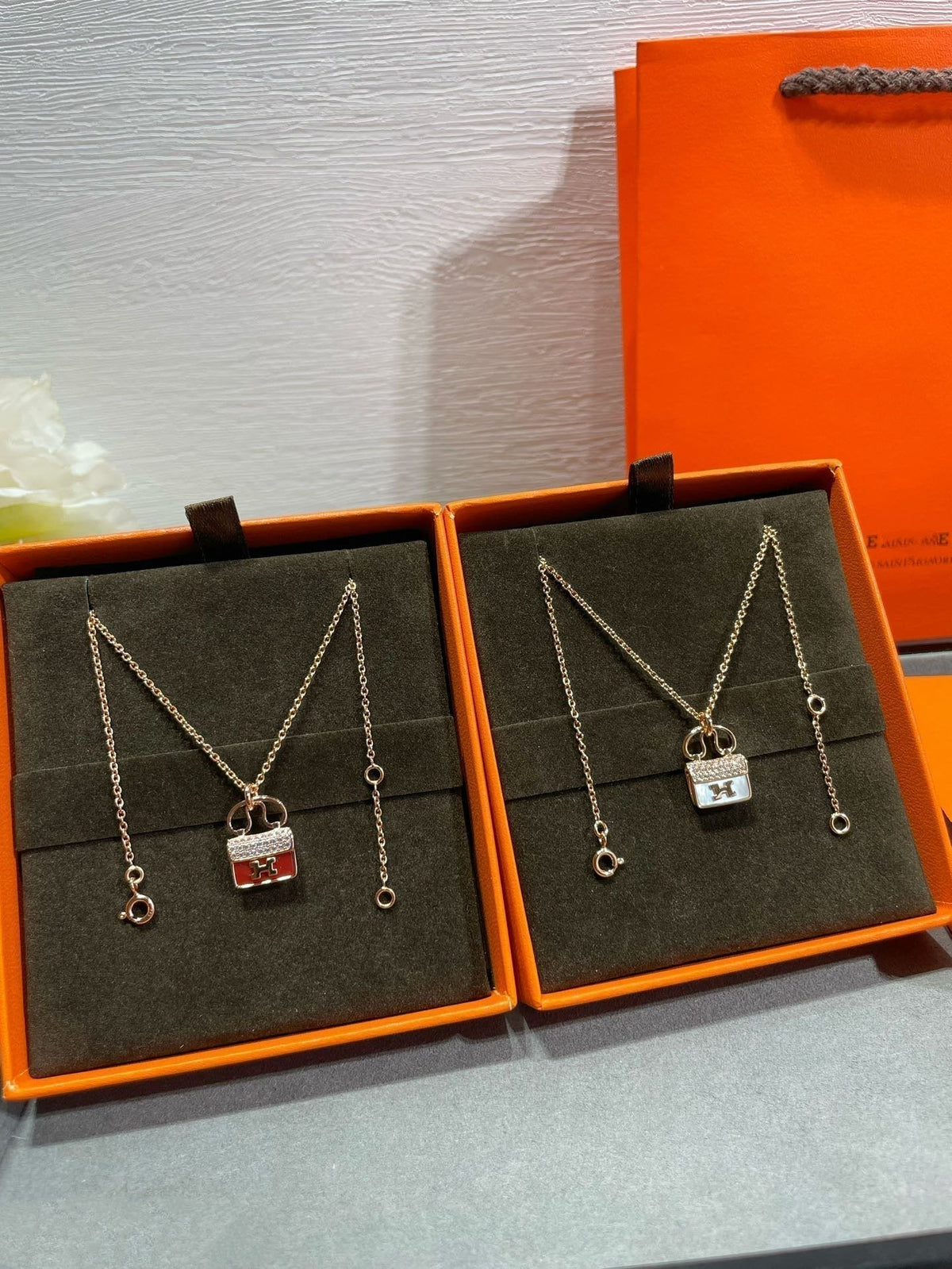 [⭐Mova]H CIRCE MOISSANITE PENDANT NECKLACE GOLD