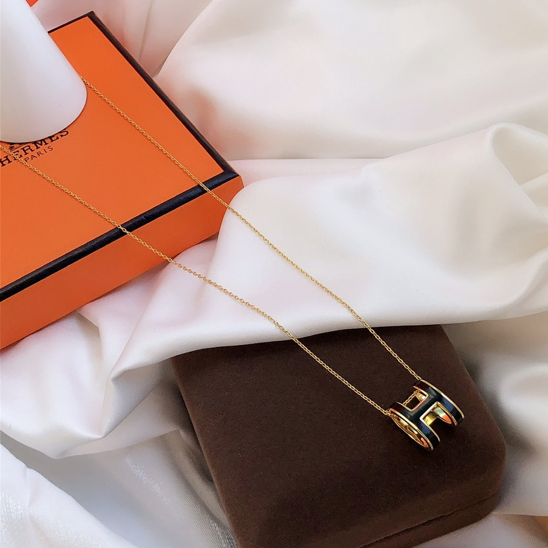 [⭐Mova]HM CLIC BLACK ENAMEL GOLD NECKLACE