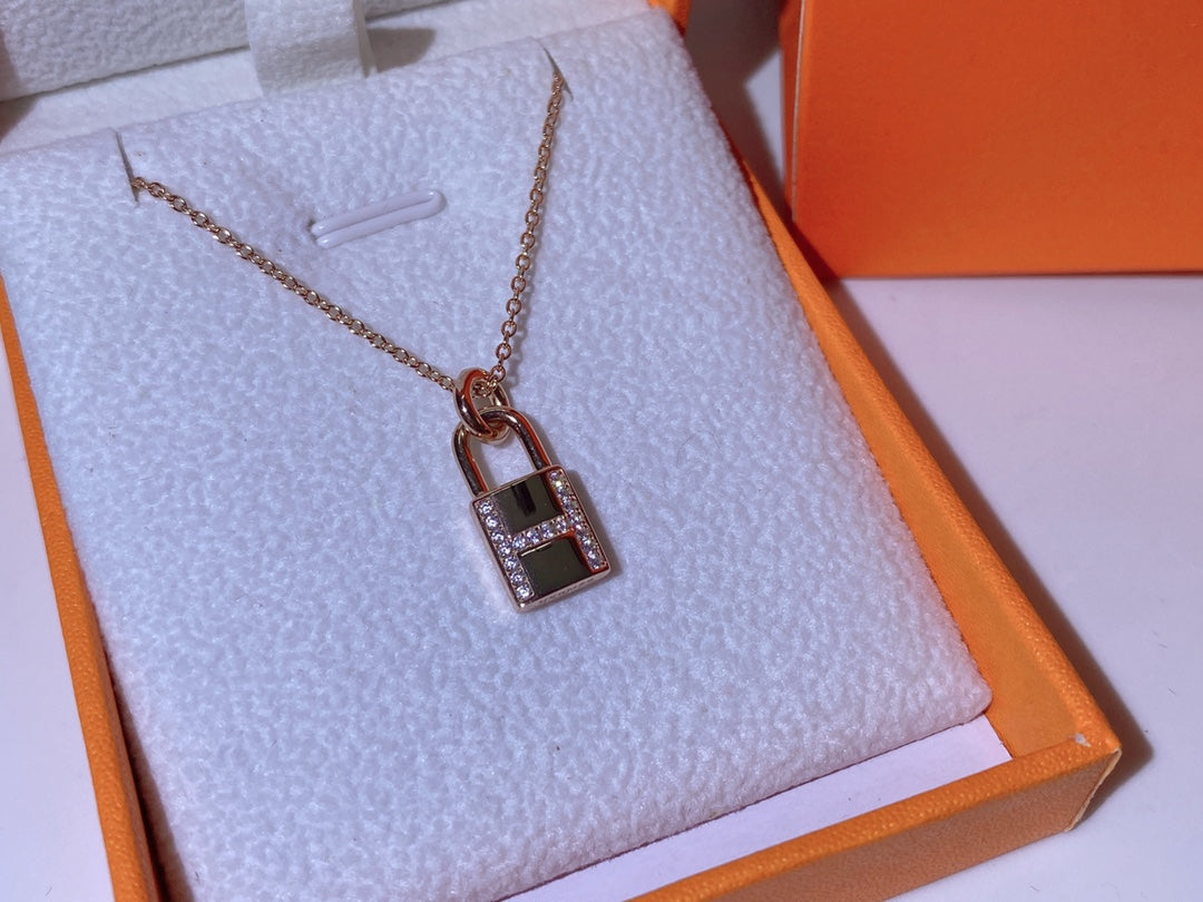 [⭐Mova]HM ADVANCED NICHE LOCK HEAD NECKLACE DIAMONDS