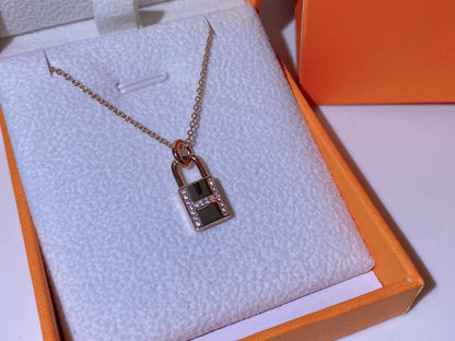 [⭐Mova]HM ADVANCED NICHE LOCK HEAD NECKLACE DIAMONDS