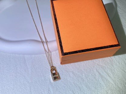[⭐Mova]HM ADVANCED NICHE LOCK HEAD NECKLACE DIAMONDS