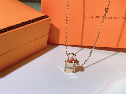 [⭐Mova]HM ADVANCED NICHE LOCK HEAD NECKLACE DIAMONDS