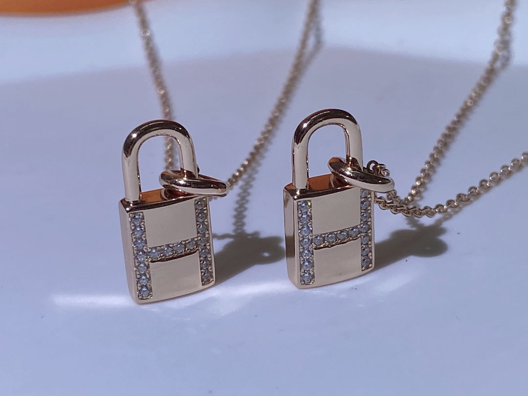[⭐Mova]HM ADVANCED NICHE LOCK HEAD NECKLACE DIAMONDS