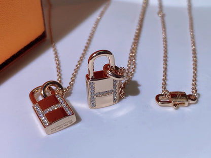 [⭐Mova]HM ADVANCED NICHE LOCK HEAD NECKLACE DIAMONDS