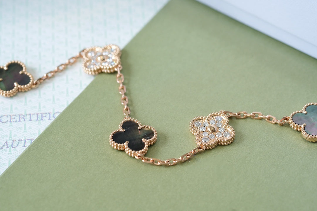[⭐Mova] CLOVER 5 MOTIF GRAY MOP BRACELET COLLECTION