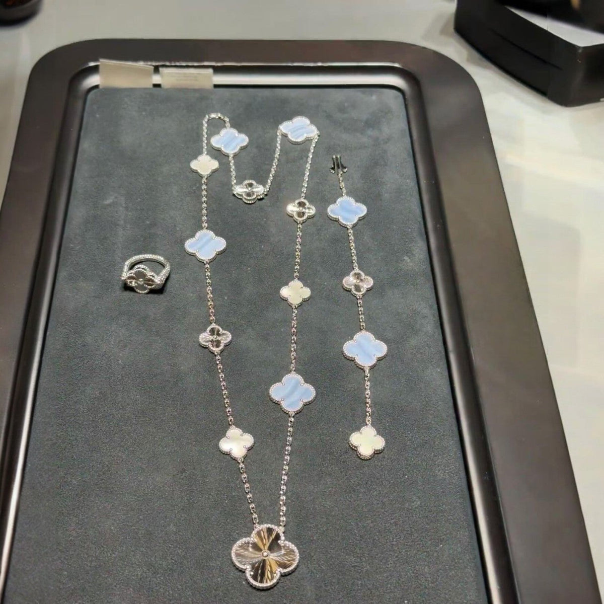 [⭐Mova]DETACHABLE CLOVER 15(11+4) FLOWER SILVER NECKLACE SET